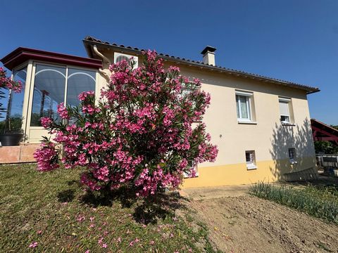 MAISON AVEC JARDIN ET VASTE GARAGE