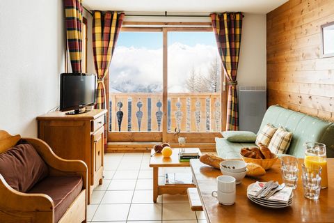 Situated at a height of 1600m at Plan-Peisey, Peisey-Vallandry, Alps, France, 80m away from the pistes and the ski lifts and a few minutes walking distance from the the centre and the shops, this residence is on the mountainside and therefore authent...