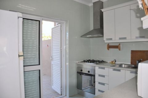Located in Vilamoura in Loulé, the Horacio villa has 3 bedrooms for 4 people. Ideal for families, guests can relax in the swimming pool and access free WiFi here.In the immediate vicinity of Vilamoura, you can enjoy four golf courses, a game of tenni...