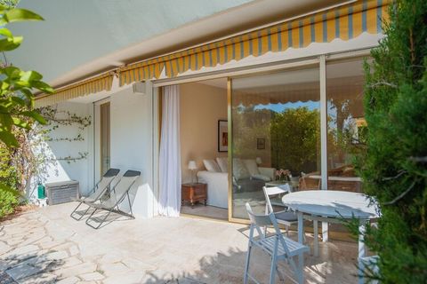 Het appartement is gelegen op een beveiligd stuk grond dat zeer populair is onder de inwoners van Cannes. Met haar geweldige ligging en haar vele faciliteiten vormt het appartement een uitstekende uitvalsbasis voor een onvergetelijke vakantie in het ...