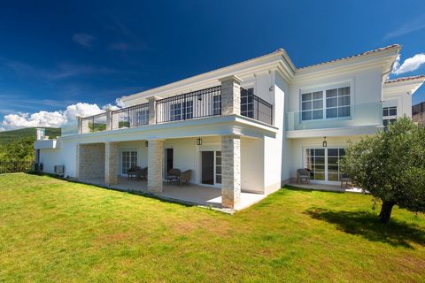 Questa villa eccezionale si trova sulla Riviera di Crikvenica, a soli 500 m dal mare, con una bellissima vista panoramica sul Quarnero. Si trova in una zona tranquilla, ma vicino a tutti i servizi importanti. Entrando ci si trova in un ampio e arioso...