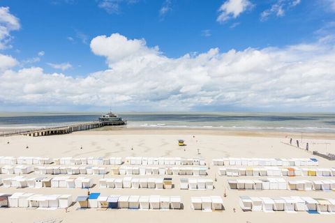 Beautiful apartment located on the seawall of Blankenberge. Here you can quietly enjoy your vacation at sea with a view of the Pier. Spacious living room with terrace and frontal sea view. Fully equipped open kitchen, 2 bedrooms, both with double bed...