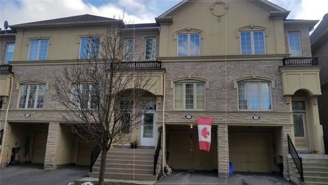 Executivc Town House Bright Clean And Spacious San Francisco By Thc Bay. 9 Ft Ceiling, Master Bedroom With Ensuite, Walking Distance To Go Train Station, Mins To Hwy 401, Pickering Town Centre, Beach, Marina, School Nearby, Garage W/Driveway Parking,...