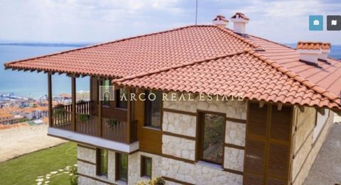 ARCO REAL ESTATE a le plaisir de présenter à la vente une maison familiale de cinq chambres dans le charmant complexe fermé Venid Eco Village situé dans un emplacement parfait, juste au-dessus de Dinevi Resort au pied des montagnes des Balkans et au ...