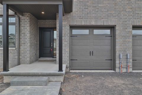 Brand New Townhouse To Call This Home, Luxurious Finishes With White Kitchen Cabinets & Soft Closing Drawers, Bright & Spacious, Everything You Need Is On The Main Floor, Perfect For A Retired Couple To Live In Or Single Professional, Mins To Shoppin...
