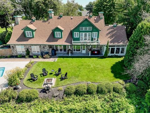 Unique domain of 40 536 pc on the Richelieu. Incomparable site with 238 ft directly on the river. Private and illuminated tennis court, cement boat descent and dock, heated inground pool and terrace overlooking the water to make the most of the attra...