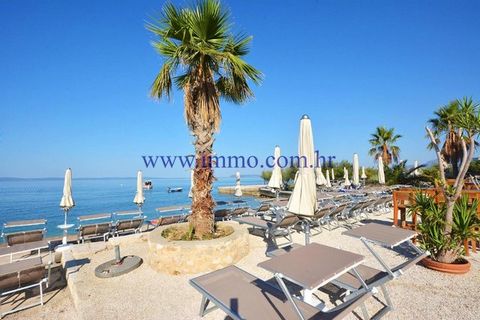 For sale a top notch 4* hotel situated close to Split, in first row to sea. Hotel consists of main building and two anex buildings, and all floors of this complex are connected by an elevator. In front of hotel is nice pebbly beach with deck chairs, ...