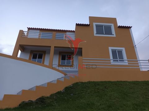 We present this villa ready to debut, totally refurbished in 2022. Inserted in high ground, with plenty of privacy and with panoramic views both to the neighborhood and to the sea and neighboring islands. The villa was remodeled with the thought of m...