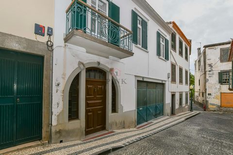 For sale Vacant building with 2 floors, lacking remodeling works. Located next to a historic area of our City of Funchal (very close to the Municipal Garden). Much potential namely for Local Accommodation or small Hostel !! Book a visit without any c...