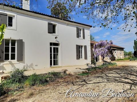 5-room mansion approx. 190 m² Located in the centre of the department around Ste Livrade sur Lot. The house consists on the ground floor of an entrance, a living room of about 60m², a fitted kitchen with central island, a bedroom and a separate toile...