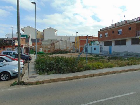 Here we have a 500m2 plot of land with permission to build 1200m2 of property (maximum), spread throughout 5 homes. From our offices we have property for sale Murcia province as well as property for sale Alicante province. This means we have a fantas...