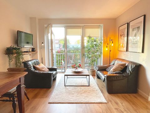 The well-cut 1.5 ZImmer apartment was recently extensively renovated and refurbished. It is fully furnished, tastefully decorated with attention to detail and perfectly suitable for one person or a couple. The furnishings are a mix of modern furnitur...