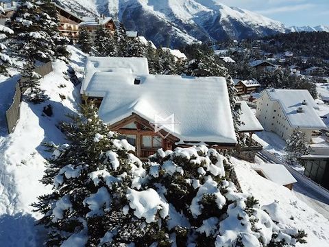 The Be Happy chalet is located in an exceptional setting in Auron, this new 423 m² chalet offers a luxurious living experience. With 4 bedrooms and 4 bathrooms, on a generous plot of 1,737 m², it features wellness facilities, including a swim spa, sa...