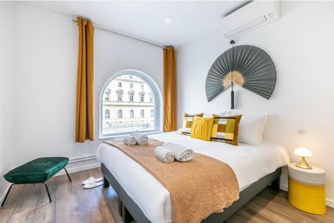 The stylish Notre Dame II apartment is located in the very centre of Paris, on the beautiful Île de la Cité. This island is full of history as it is one of the oldest neighbourhoods of Paris. Our local interior designer has carefully decorated this s...