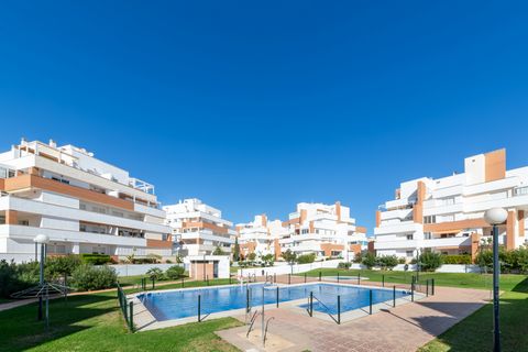 Welcome to this modern and comfortable apartment, just 500 meters from Playa Serena in Roquetas de Mar. It features a communal pool and a spacious private terrace and accommodates up to 5 people. After enjoying the sea and the beach, you can cool off...