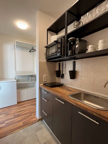 The beautiful and luminous apartment is about 29m² in size and spacious and inviting due to the ideal floor plan. It is located on the 1st floor of an apartment building and has a large south-facing balcony with a wonderful view over the city. A full...