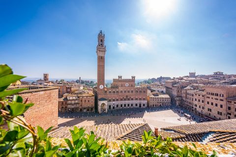 Are you looking for the quintessential view over Piazza del Campo in Siena? Well, look no further!! Coldwell Banker is delightful to present this extraordinary top floor apartment with a unique terrace overlooking this worldwide renown square. Famous...
