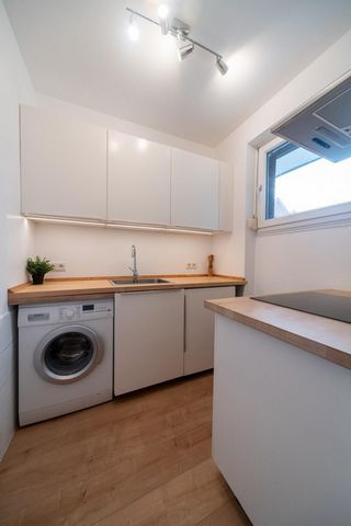 This flat could not be more ideally located. It is located in the heart of Bremen's Neustadt, just a few minutes' walk from the popular city centre with its numerous cafés, restaurants, boutiques and weekly market. With tram lines 6 and 8 and various...