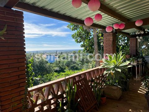 Fantastic traditional villa in Santa BÃ¡rbara de Nexe with sea view. Set on a plot of 2480m2 in a quiet area with plenty of privacy. The villa has a large living room with a fireplace, an office with access to a fantastic terrace with sea view, equip...