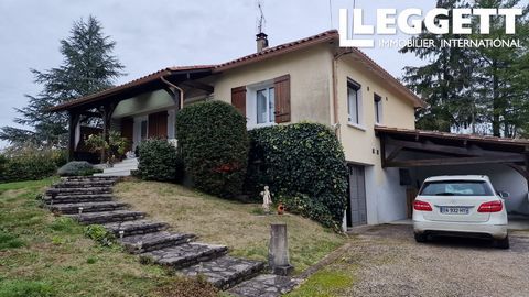 A25914SOC24 - 7-room house comprising 1 large living room with a dining room with fireplace, 1 renovated shower room, 3 bedrooms, 1 separate WC and a bright fitted kitchen. Large basement, cellar and workshop. Land of 2497 m² with trees and fenced. I...