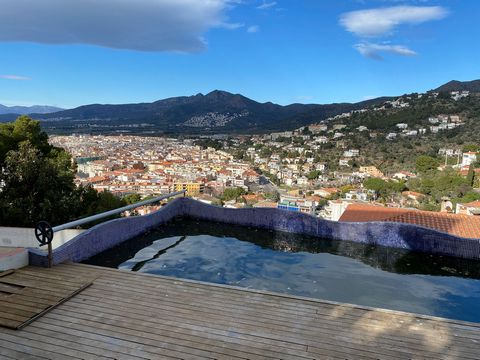 Huis met privé zwembad met een capaciteit voor 6 personen waar u kunt genieten van de vele mogelijkheden die la Costa Brava biedt. Gelegen in de urbanisatie El Puig Rom, een van de rustigste delen van Roses. Accommodatie Type: Huis Capaciteit: 6 pers...