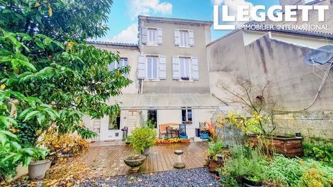 A25885ELM16 - Located in Charente in the heart of the town of Barbezieux, this large town house gives you access to all amenities on foot. The house, originally made up of 2 houses, has a large entrance hall which opens onto a vestibule then onto a c...