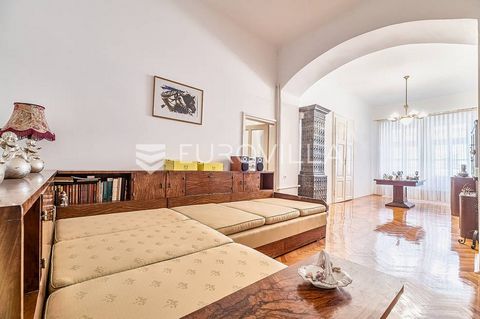 lica, furnished one bedroom apartment of 130 m2 on the first floor of a well maintained building. It consists of an entrance hall, living room, kitchen and dining room, one bedroom, toilet separate from the bathroom, pantry and balcony. Ceiling heigh...