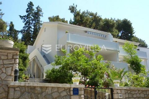Mali Lošinj, beautiful house in an ideal and quiet location, measuring 250 m2 on a plot of 856 m2 with an open sea view. The house is built on two floors with six apartments that are connected by an external staircase, in the yard there is a swimming...