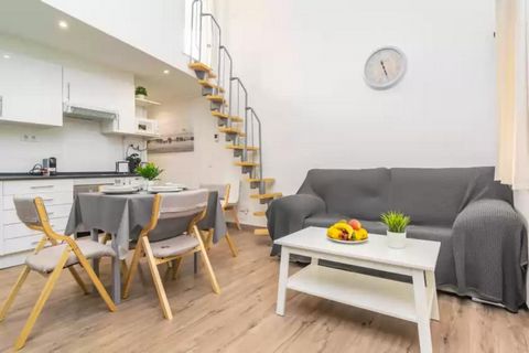 This beautiful flat is a haven of peace located in the center of Palma de Mallorca with a terrace and available for 5 guests. In bustling Palma, we find this haven of tranquillity, the best experience to discover Palma and its surroundings. Enjoy a c...