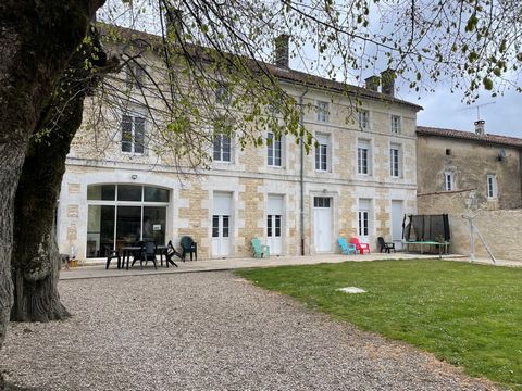 Dpt Charente (16), à vendre SAINT CYBARDEAUX maison P14 de 550 m² - Terrain de 600,00 m²