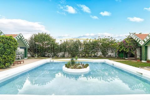 PRIME PROPERTIES by Daniela sells single-storey detached bungalow with garden and communal pool in Maspalomas (Campo Internacional).~~PRICE: 374.500€~~Total area: 169 m2~Built area: 60 m2~Usable area: 55 m2~~It consists of a living room-kitchen, two ...