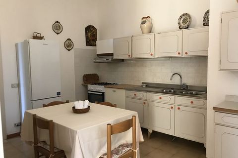 Overlooking Lake Garda, this 2-bedroom villa in Torri del Benaco accommodates a family of 4 with children. It offers a bubble bath and air conditioning. In a walkable distance of 400 m, you can find Lake Garda. A short walk will also take you to the ...