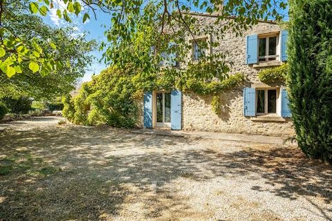 Sole Agent. This character ensemble comprising two buildings is in a peaceful yet not isolated location 35 minutes from Aix en Provence in the heart of the Southern Luberon area. Offering a total of about 620 sqm of living space, it includes a 200 sq...