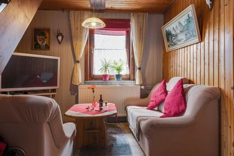 Vous trouverez cette maison de vacances rustique de 2 chambres à coucher à Sieber (Herzberg), à droite au bord de la forêt. Au dernier étage, vous pouvez sortir sur le balcon ensoleillé avec un ameublement agréable et commencer votre journée avec une...