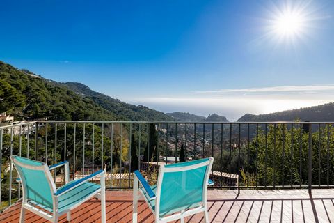 Full of potential, 193 m2 6-room villa to renovate nestled into the hillside on a 2455 m2 south-facing plot with spectacular views over the village of Eze and the Mediterranean. The bright, sunny villa comprises on one level: A large living room with...