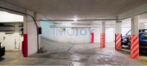 Parking space for a car or jet ski, very well located. Parking space with 15m2, for one car, located in Vila Rosa, more specifically in the roundabout of the liceu, a residential area of excellence, the parking space has good access, it is in the bas...