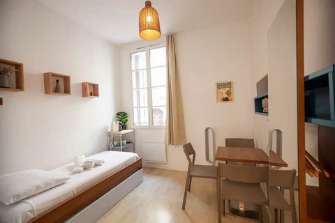 Discover our charming studio apartment in the heart of Marseille on the Canebière. With a main room, kitchenette and private bathroom, this studio is well laid out and decorated with care. The 2 pull-out single beds can be combined to form a double b...