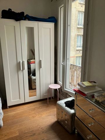 Montrouge Charming renovated and sunny studio facing south sold furnished if desired with 3 windows in a quiet street between the town hall of Montrouge and the Vache Noire Living room with kitchen, bathroom with toilet Currently rented 790 Euros unt...