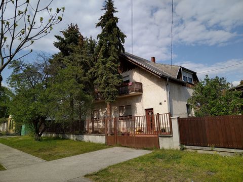 Hungaroring 11 km, Budapest 20 km. In the central part of the garden city of Gödöll�`, on a plot of 700 m2, a garden house with a total of 200 m2, consisting of 2 apartments with two separate entrances, is for sale. It can be a great alternative for ...