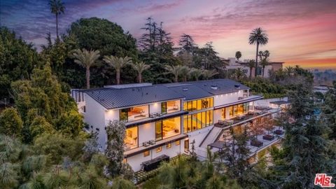 A stunning display of sleek modern design and sophisticated luxury, this newly constructed gated estate sits peacefully along Bel Air's coveted Billionaire's Row. Through the magnificently landscaped courtyard entry lies a spectacular 20,000 sq ft in...