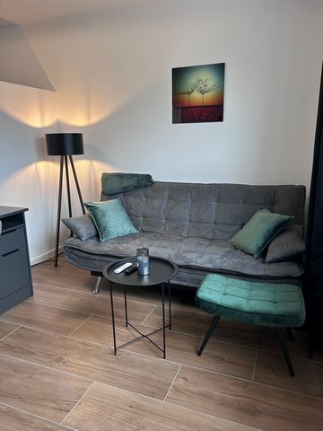 The apartment is on the second floor and impresses with its upscale interior design. The fully furnished and newly renovated apartment consists of an attractive room with a separate bedroom. Blackout blinds are available and the sofa can be converted...