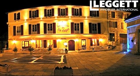 A26426JT24 - Rare opportunité à saisir pour ce charmant Hôtel-Bar-Restaurant, située au cœur du village touristique d'Excideuil et son Château historique, vous y retrouverez tous les commerces à disposition et son marché typique périgourdin, L'Hôtel ...