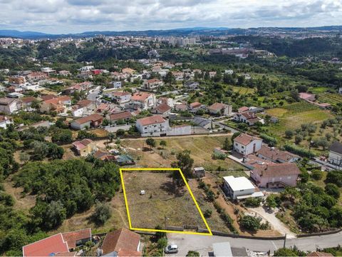 Excellent building site located in a quiet area, about 10 minutes from the city center of Coimbra. Come and see and build the house of your dreams! Coimbra is the holder of a vast and unique patrimonial wealth over centuries, having been chosen by D....