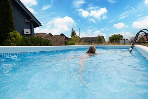 Nowo wybudowane domy w zabudowie szeregowej na zamkniętej, zadbanej działce naturalnej, około 600 m od piaszczystej plaży. Przytulne domy wakacyjne mają dostęp do sieci Wi-Fi i są w pełni wyposażone. Przyjemny ogródek, meble ogrodowe i grill zapewnia...