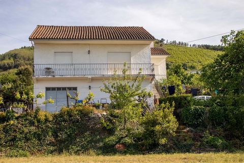 Diese Villa befindet sich in Aldeia Nova do Cabo (Gemeinde Fundão) und bietet Harmonie, Ruhe, Natur und viel Sonneneinstrahlung. Mit fantastischem Blick auf die Serra da Estrela, sei es als dauerhafter Wohnraum oder als Investition, ist es eine Geleg...