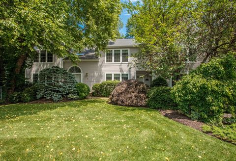 Discover 5 Woodsfords Bend, nestled in a coveted cul-de-sac within the prestigious Briarcliff Manor School District boasting an amazing open floor plan, many updates with high-end finishes, and hardwood floors throughout. This stunning Post-Modern Co...