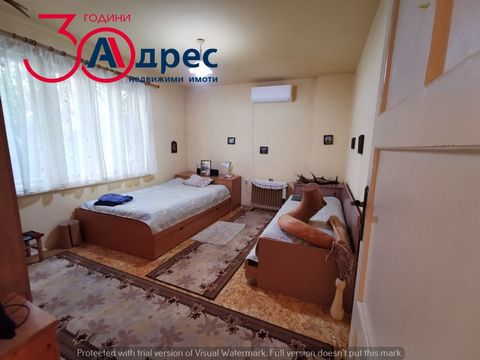 Address Real Estate bietet Ihnen eine 3-Zimmer-Wohnung in Sofia. Gabrovo. Es hat folgende Aufteilung: zwei Schlafzimmer, ein Wohnzimmer, ein Wohnzimmer mit Küche, ein Badezimmer mit WC, einen Keller und eine geräumige Terrasse. Es wird mit den verfüg...