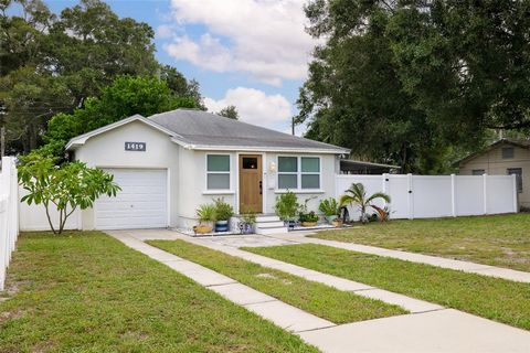 Nestled in the sought-after Magnolia Heights neighborhood, this charming 2-bedroom, 1-bathroom home offers modern living with timeless charm. The open and natural light-filled foyer welcomes you with an airy and inviting ambience, while illuminating ...