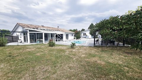 Martillac centre Single-storey house for sale - 4 bedrooms, swimming pool and large plot of 1000 m2 Come and discover this single-storey house located in a quiet and residential area. Offering a generous living area, it consists of 4 spacious bedroom...