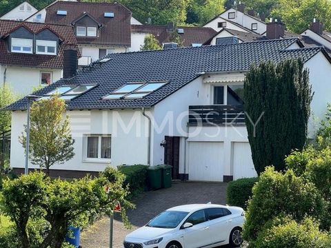 Welkom in uw exclusieve droomhuis deze vrijstaande woning in Marburg-Ockershausen biedt niet alleen een centrale ligging, maar ook een ruime, goed onderhouden tuin, een praktische dubbele garage, ruime kelderkamers, een uitnodigende serre, de onlangs...